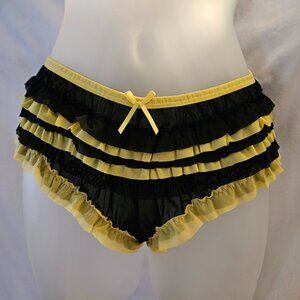 NWT S/M Ruffled Rumba Booty Shorts Yellow/Black